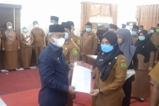
					Plt Bupati. drg Ahmad Zarnawi Pasaribu Lantik 36 Pejabat Administrator Pemkab Palas