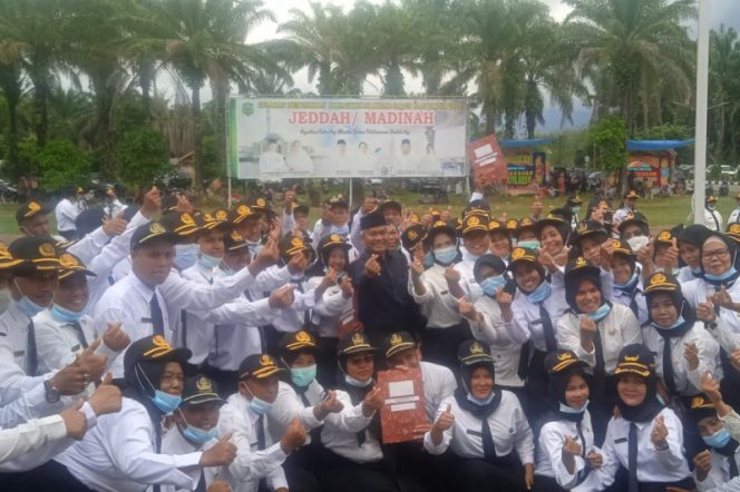 
					Plt. Bupati Palas Lantik 151 ASN PPPK Guru Tahap I