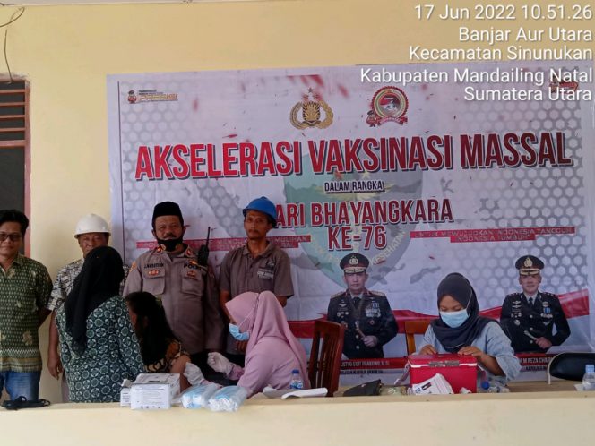 
					Sambut HUT Bhayangkara ke- 76, Polsek Batahan Gelar Vaksin Massal