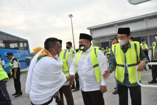 
					Bupati Lepas 83 JCH Tapsel dari Bandara Kuala Namu Menuju Jeddah