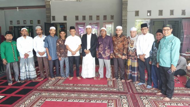 
					Dapat Undangan Haji Dari Raja Arab Saudi, Mustafa Bakrie Gelar Syukuran Dikediamannya Hari ini