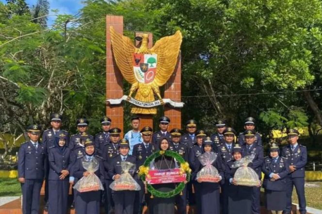 
					Lapas Kelas IIB Padang Sidempuan Gelar Tabur Bunga Rangkaian Hari Dharma Karya Dhika Ke-77