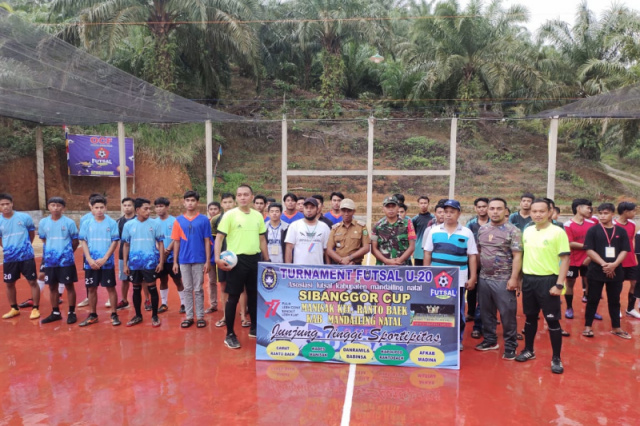 
					Camat Ranto Baek Membuka Turnament Futsal U-20 Sibanggor Cup Desa Manisak