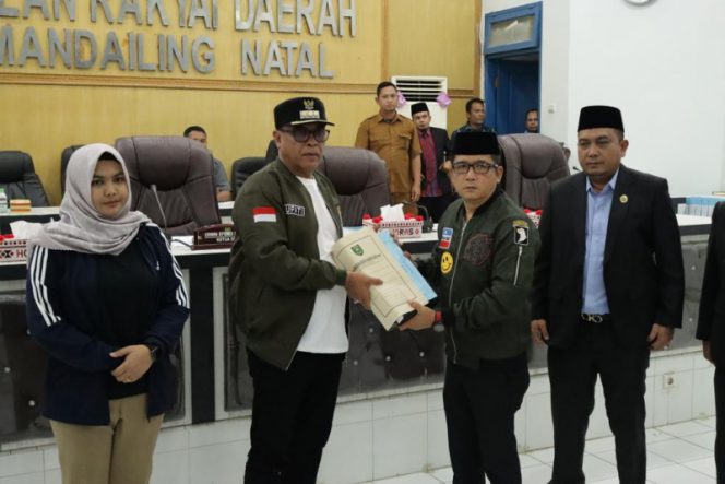 
					Bupati Sampaikan Nota Jawaban Atas Pandangan Umum Fraksi DPRD Madina