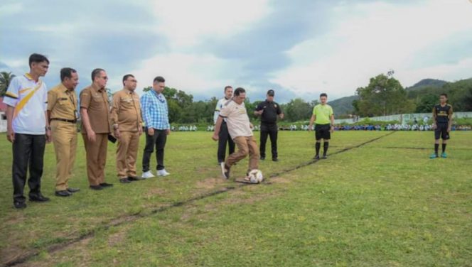
					Walikota Buka Turnamen Sepak Bola Piala PS. SMP 5 Padang Sidempuan