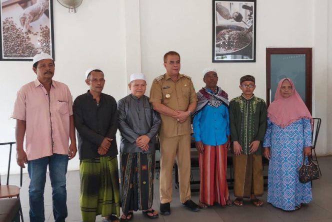 
					Pemkab Madina Berangkatkan 10 Jamaah Umroh Lewat PT.Malindo Makkah Madinah