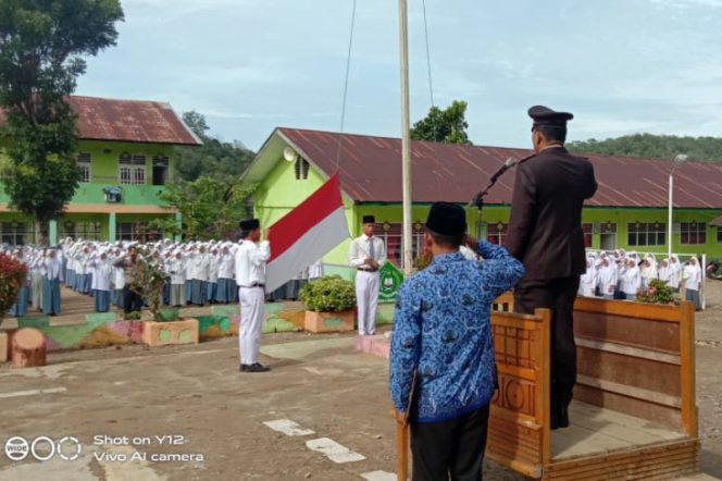 
					Forkopincam Linggabayu Gelar Upacara Hari Pahlawan Ke 77 di MAN 4 Madina