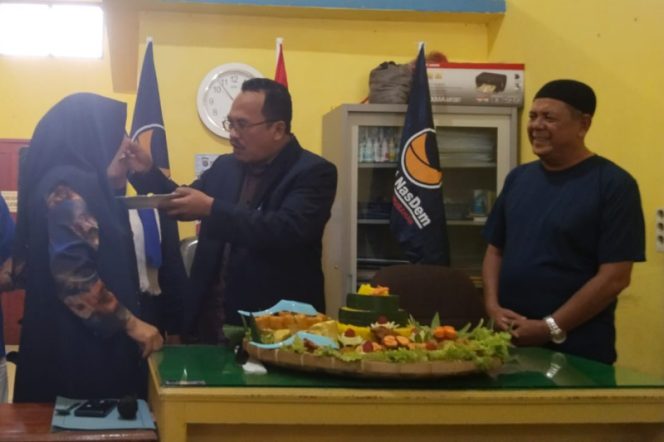 
					Peringati HUT Ke 11, DPD Partai NasDem Palas Santuni Anak Yatim dan Lansia di Panti Jompo