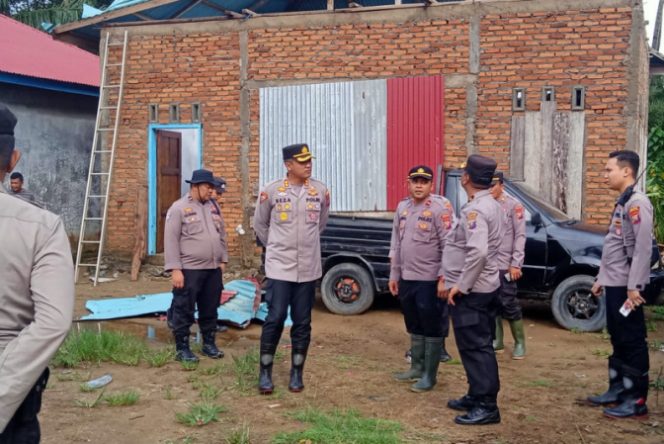 
					Kapolres Madina AKBP. HM. Reza Chairul AS Sambangi Korban Angin Punting Beliung