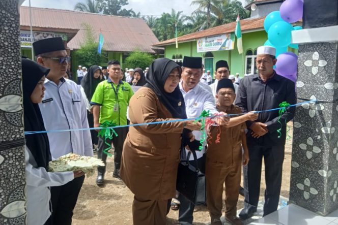 
					Plt. Bupati Palas Resmikan Gedung BLKK Ponpes Ruhul Islam Sialambue