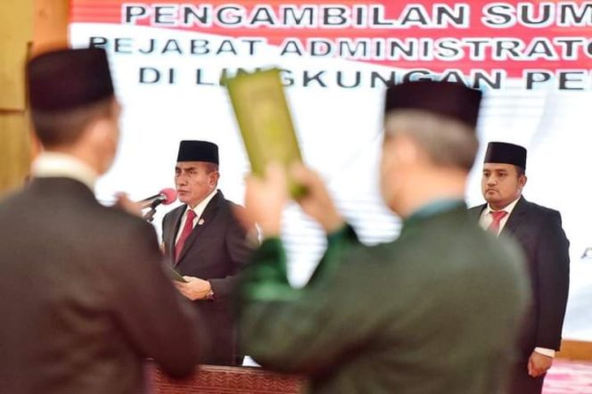 
					Gubsu Lantik 38 Eselon II dan 13 Pejabat Eselon III Lingkungan Pemprov. Sumut