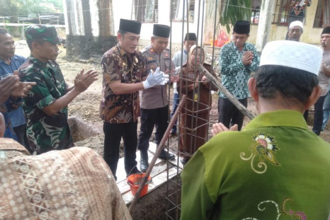 
					Forkompincam Natal Lakukan Peletakan Batu Pertama Pembangunan Mesjid Al-Ikhlas Sundutan Tigo