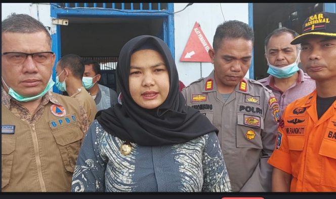 
					Wabup Atika Sampaikan Belasungkawa Pada Keluarga Santri Ponpes Musthofawiyah Purba Baru