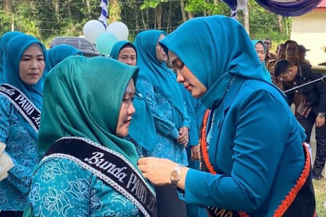 
					Bunda PAUD Tapsel Rosalina Dolly Pasaribu : Masyarakat Berperan Penting Penyediaan Layanan PAUD Berkualitas