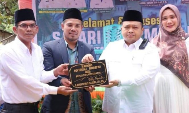 
					Bupati Dolly P. Pasaribu Hadiri Safari Isra Mi’raj Di Desa Sitaratoit Tapsel