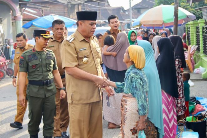 
					Sukhairi Yakinkan Pedagang Pasar Panyabungan Ketersediaan Sembako Cukup Jelang Ramadhan 2023