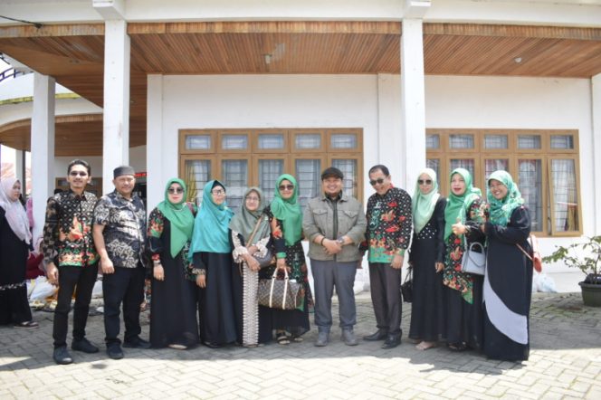 
					Bupati Dolly Bersama BADKO HMI Sumut Lakukan Bakti Sosial di Sipirok