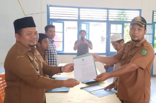 
					14 Pj. Kepala Desa Kecamatan Siabu Disertijabkan, 2 Ditunda, Ini Daftarnya