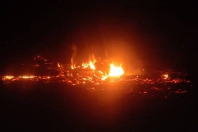 
					Rumah Nenek Lugiyem di Desa Banjar Aur, Batahan Terbakar