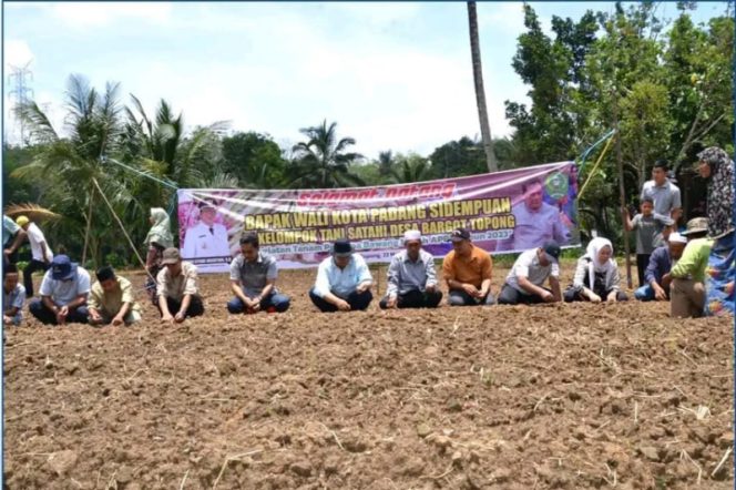 
					Walikota Hadiri Penanaman Perdana Bawang Merah Seluas 2 Ha di Desa Bargot Topong