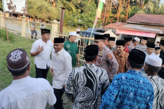 
					Kapolres Bersama Plt Bupati Safari Ramadhan di Kecamatan Huristak