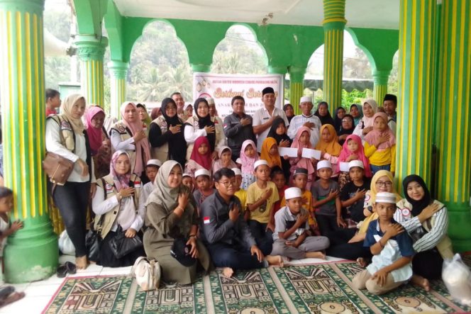 
					IDI Madina Salurkan Tali Asih Untuk Jompo Dan Anak Yatim di Kelurahan Gunung Baringin