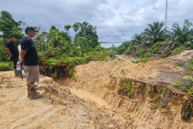 
					Akses Jalan Desa Diputus, Warga Desa Sikara – Kara Sampaikan Keberatan
