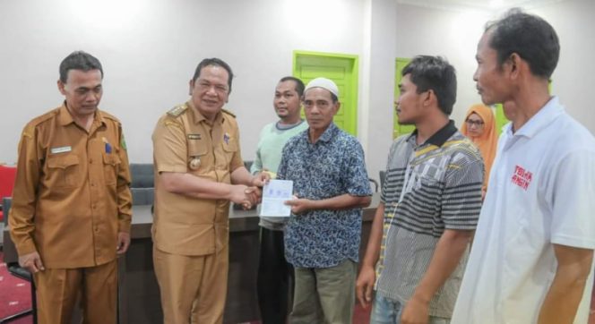 
					Walikota Padang Sidempuan Serahkan Bantuan Sosial Korban Bencana Tanah Longsor Dan Kebakaran