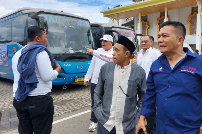 
					Sekda Sambut Rombongan Mudik Gratis Pemko Medan di Mesjid Agung Madina