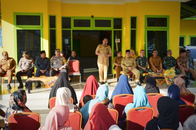 
					4000 Paket Bantuan Sosial di Salurkan Walikota Padang Sidempuan bersama Forkompinda