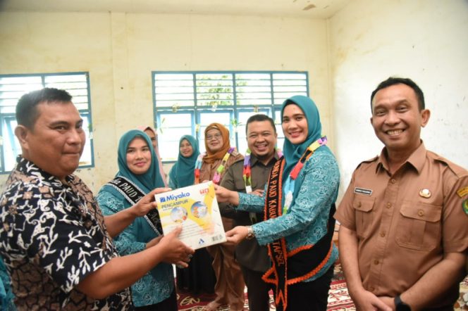 
					Kunjungi Dua PAUD di Tapsel, Bupati Dolly dan Bunda PAUD Kompak Berikan Bantuan