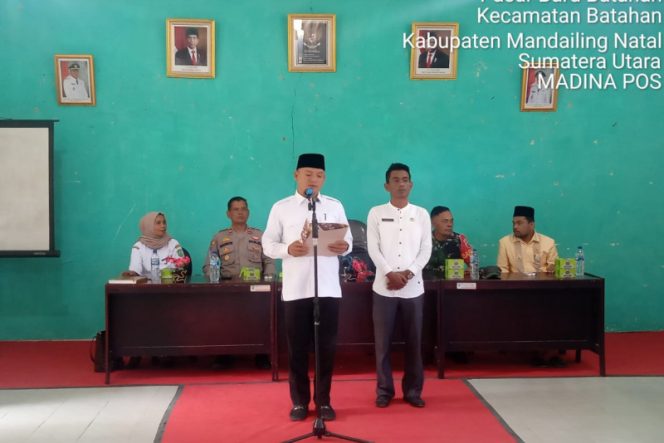 
					Camat Batahan Kukuhkan Panitia Pilkades 2023, Sekaligus Gelar Sosialisasi
