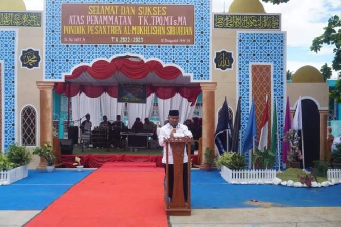 
					Plt. Bupati Palas Hadiri Acara Kelulusan Siswa/i Pondok Pesantren Al Mukhlisin Sibuhuan