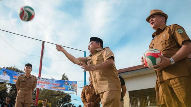 
					Wawakot Arwin Siregar Membuka Kejuaraan Bola Voli Walikota Cup 2023 Tingkat Pelajar