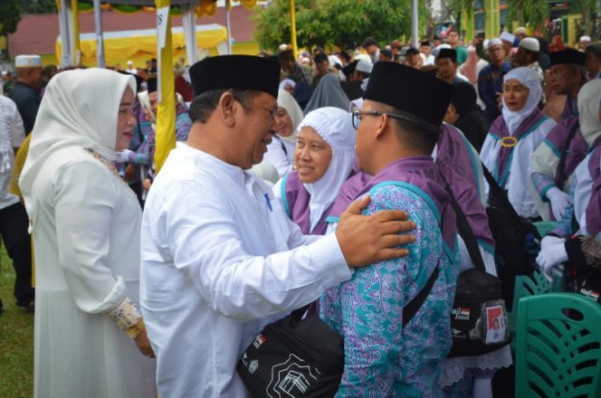 
					Walikota Lepas 336 Calhaj Kota Padangsidimpuan Menuju Asrama Haji Medan