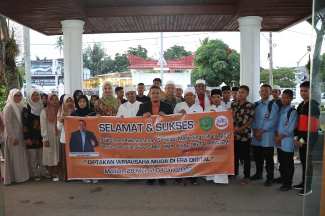 
					Bupati Tapsel Berangkatkan Peserta Santripreneur dan SMK Menuju SAE Digital Akademi Medan