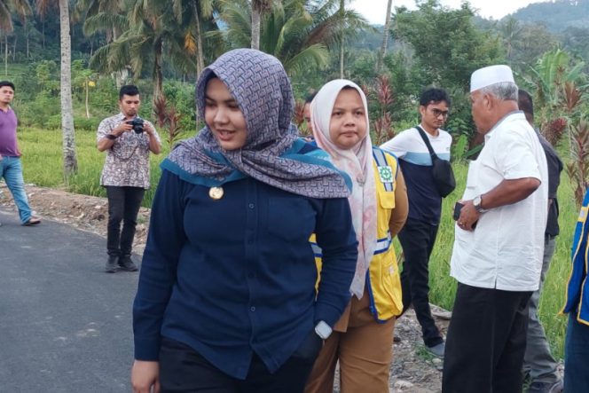 
					Wabup Atika Tinjau Pembangunan Tiga Ruas Jalan di Kecamatan Kotanopan