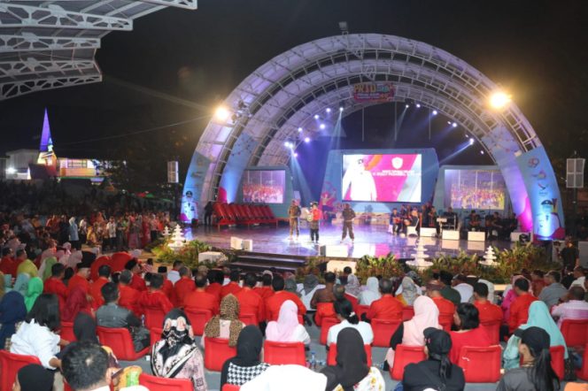 
					Ribuan Pengunjung Hadiri Malam Pagelaran Kesenian dan Budaya Tapsel di PRSU Medan