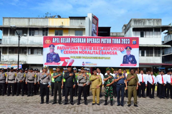 
					Wawakot Arwin Siregar Menghadiri Apel Gelar Pasukan Operasi Patuh Toba 2023