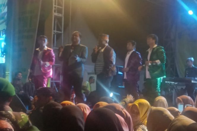 
					Penyanyi Jonar Situmorang Gemparkan Padang Lawas di Penutupan Palas Expo 2023