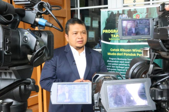 
					Bupati Dolly : Akan Banyak Pemuda Tapsel Perkenalkan Produk Unggulan Melalui Digital Marketing