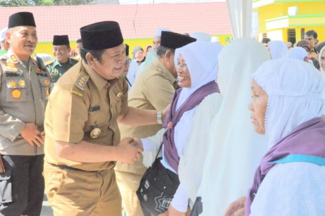 
					Walikota Irsan Efendi Sambut Jemaah Haji Kota Padangsidimpuan Kloter 19
