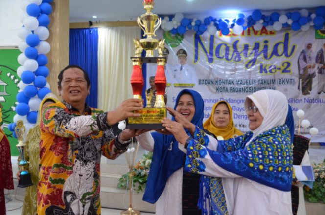 
					Walikota Irsan Tutup Festival Nasyid ke-2 BKMT Tingkat se-Kota Padangsidimpuan