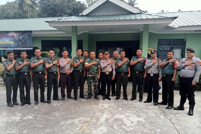 
					Ucapkan Dirgahayu TNI – 78, Polsek Siabu Kunjungi Koramil 12 Siabu