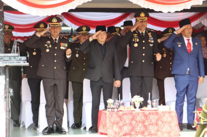 
					Hadiri Upacara HUT – TNI Ke 78 di Mako Batalyon 123 Rajawali, Kapolres Madina Ucapkan Selamat
