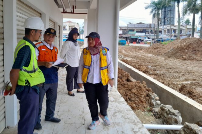 
					Kadis PUPR Madina Tinjau Sejumlah Proyek TA. 2023, Pastikan Selesai Tepat Waktu