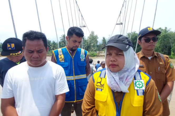 
					Kadis PUPR Madina : Jembatan Gantung Kampung Baru Rampung Akhir November 2023