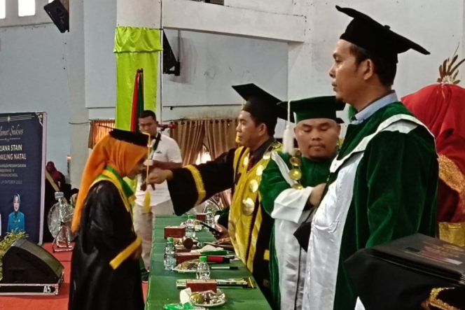 
					Mewisuda 313 Mahasiswa, Prof. Dr. Sumper Mulia Sebutkan 2025 STAIN Menjadi IAIN
