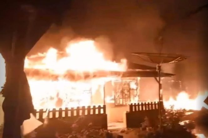 
					Sedikitnya 3 Unit Rumah Warga Desa Hutapuli Kecamatan Siabu Ludes Terbakar