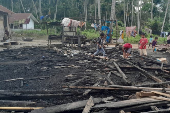 
					Keluarga Korban Kebakaran Desa Huta Puli Sementara Numpang Dirumah Famili